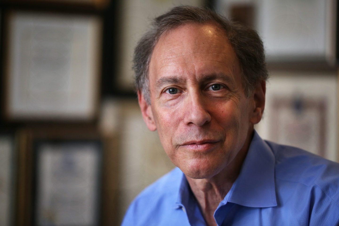 Robert Langer spricht auf einer wissenschaftlichen Konferenz