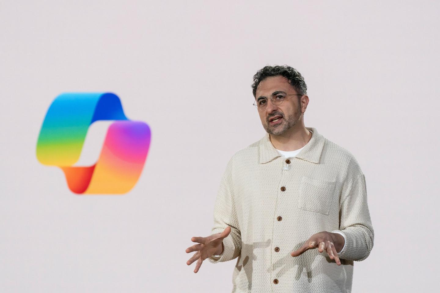 Mustafa Suleyman spricht bei einer Microsoft-KI-Veranstaltung